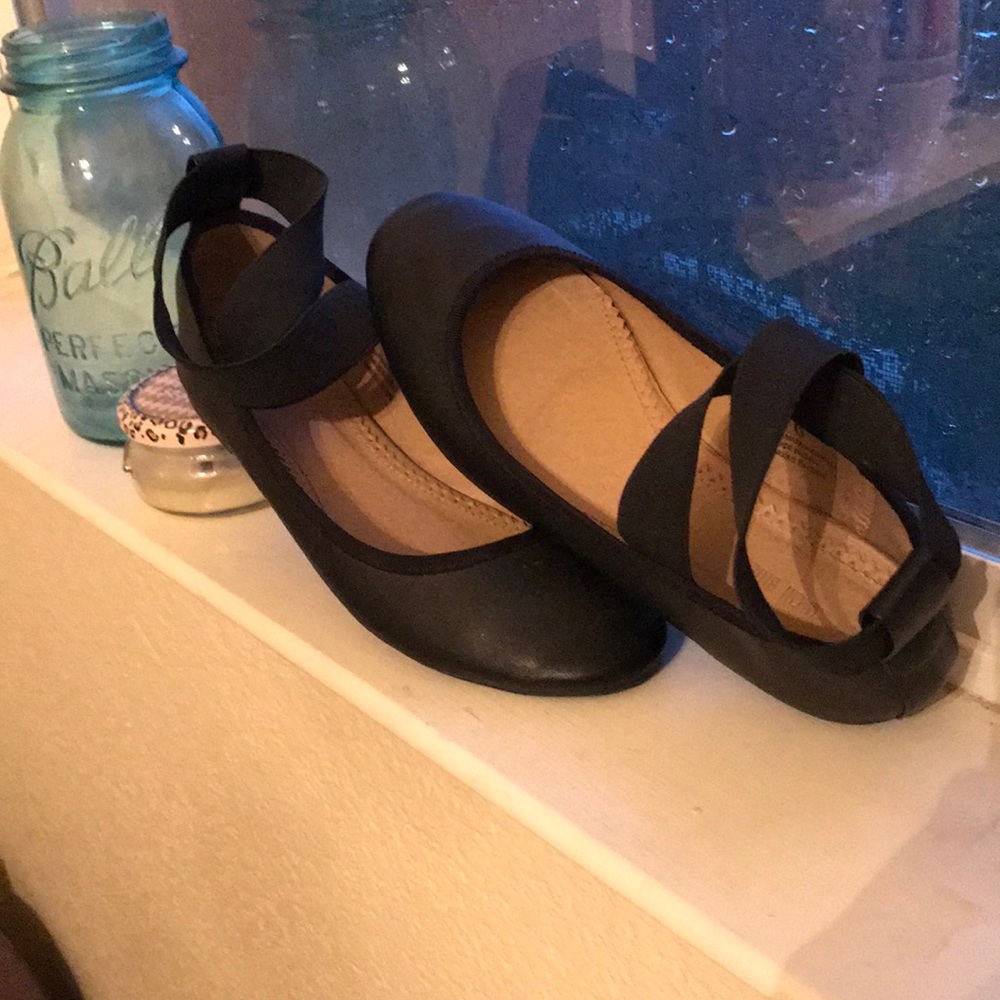 Black strappy ballet flats